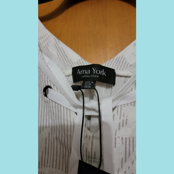 Arna York Collection Plus Size Printed Linen Blend Lace Up Top - Picture 8 of 9